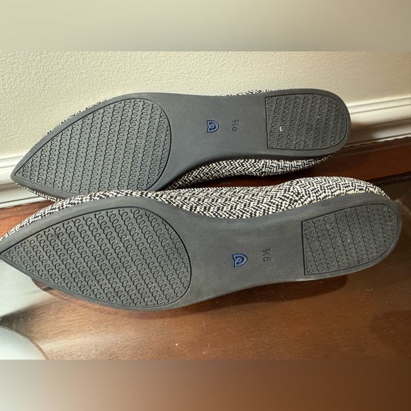 Rothy's Classic Black and Tan Woven Pointed Patterned Flats - Great Condition! - Picture 8 of 11